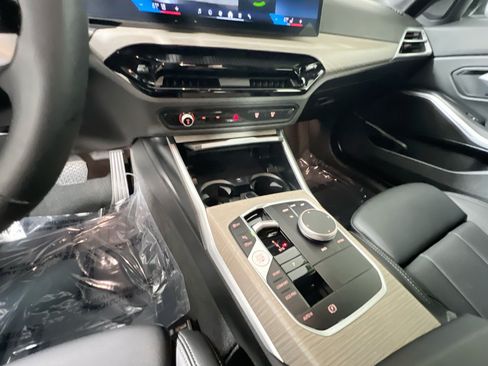 Used 2025 BMW 330i Sedan RWD image 25