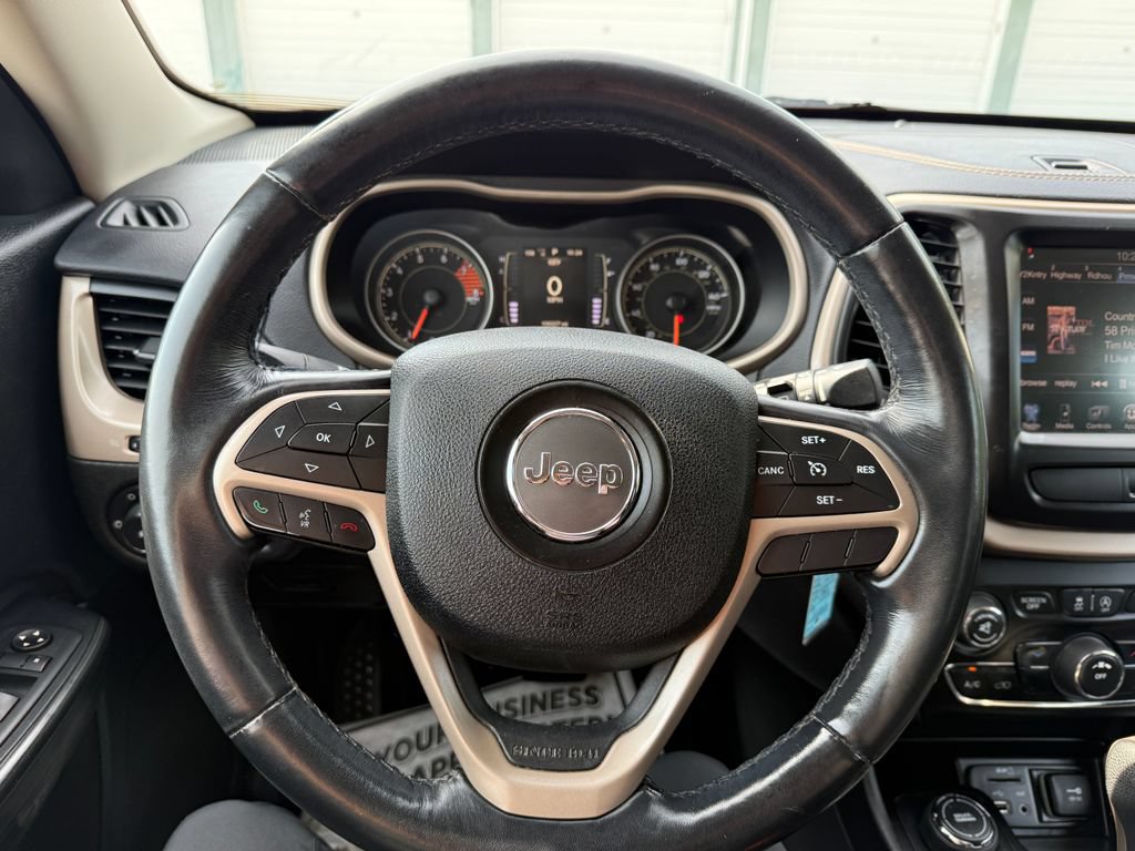 Used 2016 Jeep Cherokee Latitude w/ Cold Weather Group AWD/4WD image 23