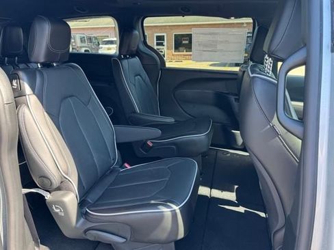 New 2026 Chrysler Pacifica Limited w/ S Appearance Package image 14