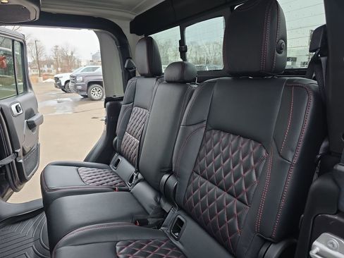 Used 2024 Jeep Gladiator Rubicon w/ Convenience Group image 13