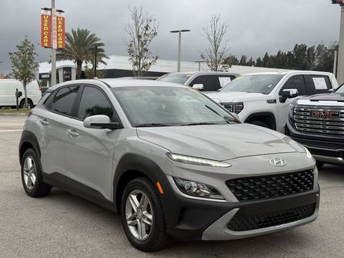 Used 2022 Hyundai Kona SE image 4