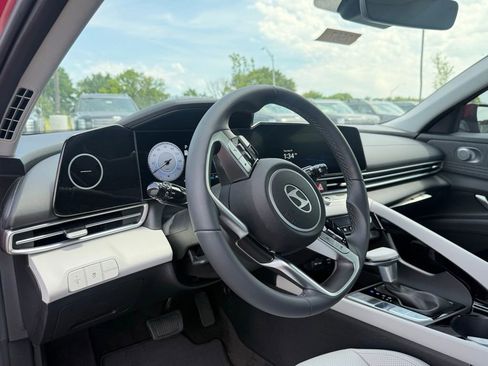 Used 2023 Hyundai Elantra Limited FWD image 10