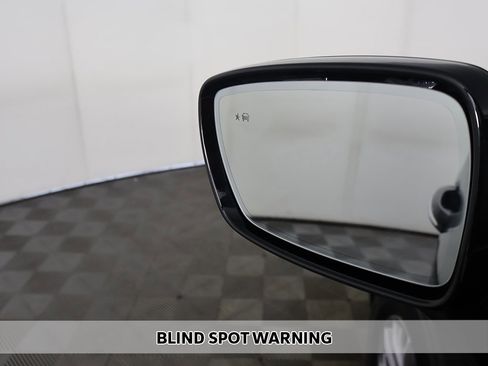 Used 2023 Buick Enclave Essence image 5