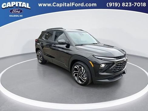 Used 2025 Chevrolet TrailBlazer RS w/ Convenience Package image 2