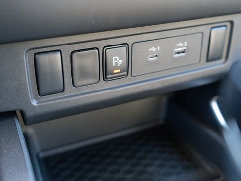 Certified 2025 Nissan Frontier SV image 30