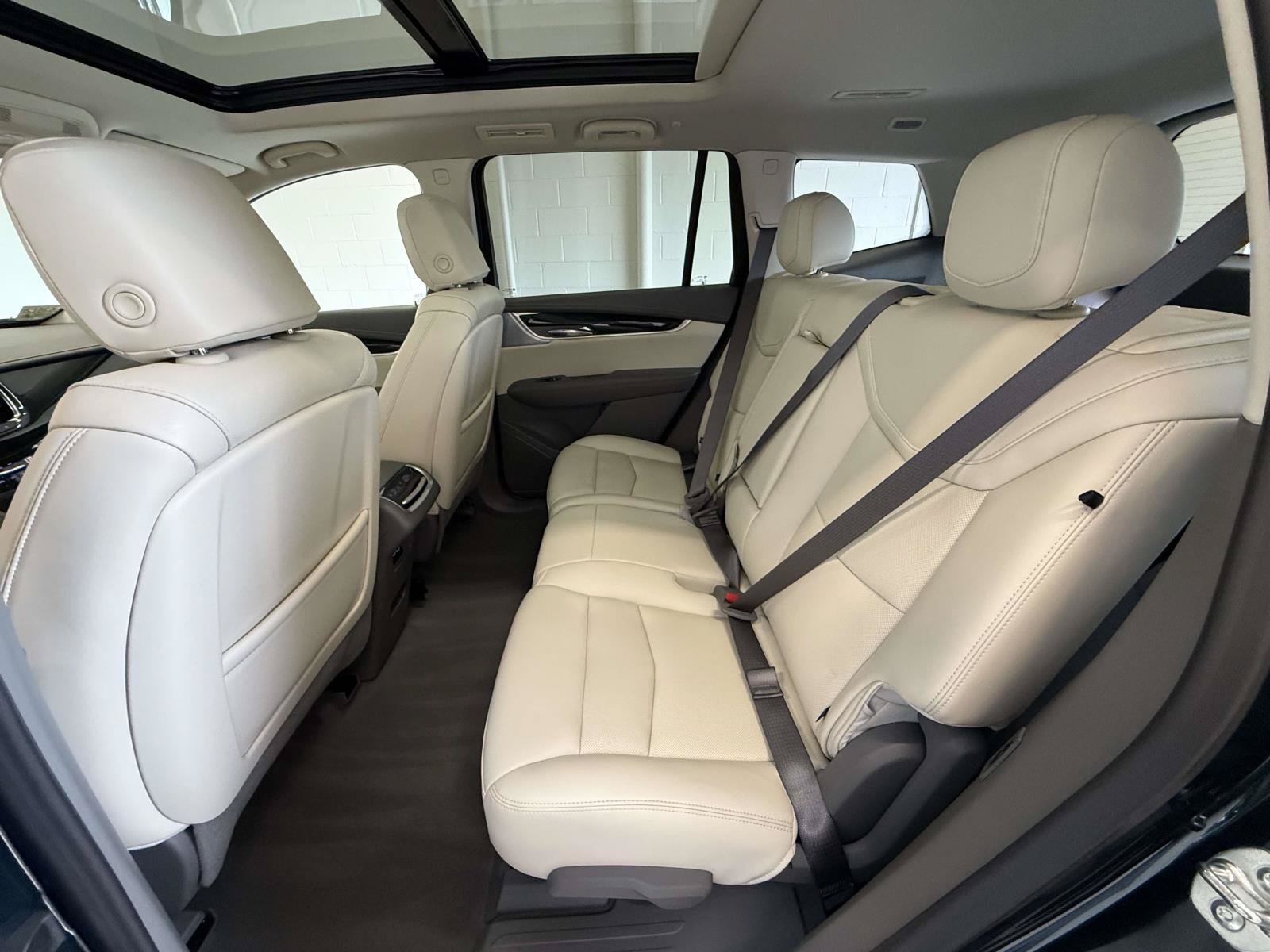 Used 2024 Cadillac XT6 Premium Luxury w/ Technology Package AWD/4WD image 19