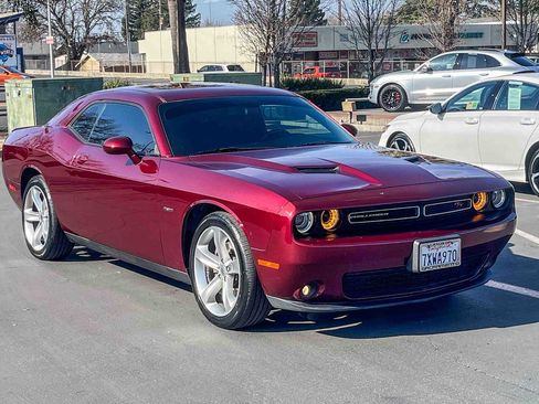 Used 2017 Dodge Challenger R/T image 5