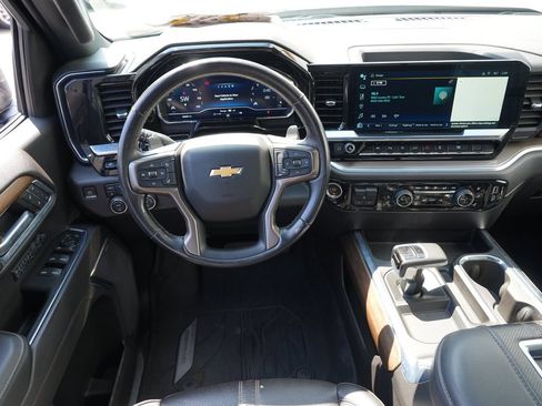 Certified 2022 Chevrolet Silverado 1500 High Country w/ High Country Premium Package AWD/4WD image 22