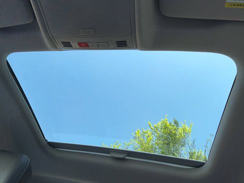 Used 2024 Volkswagen Jetta SE w/ Panoramic Sunroof Package image 33