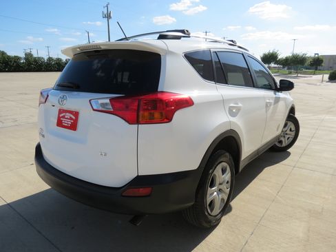 Used 2015 Toyota RAV4 LE FWD image 6