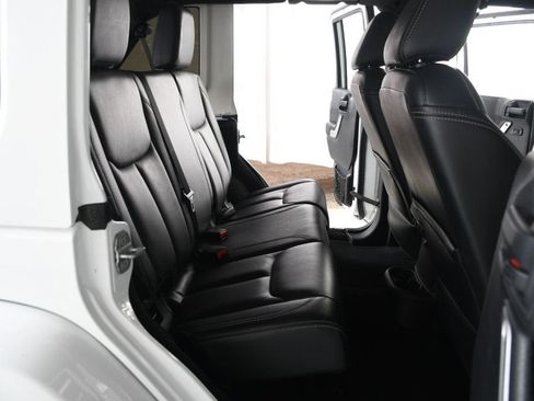 Used 2014 Jeep Wrangler Unlimited Sahara AWD/4WD image 27