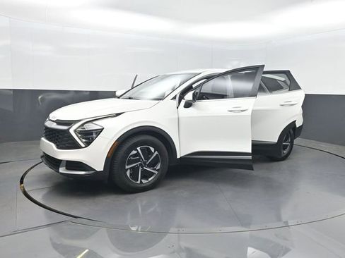 Used 2025 Kia Sportage LX FWD image 33