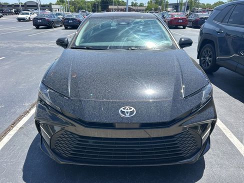Used 2025 Toyota Camry LE image 11