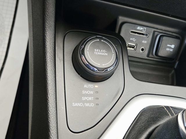 Used 2017 Jeep Cherokee Sport AWD/4WD image 25