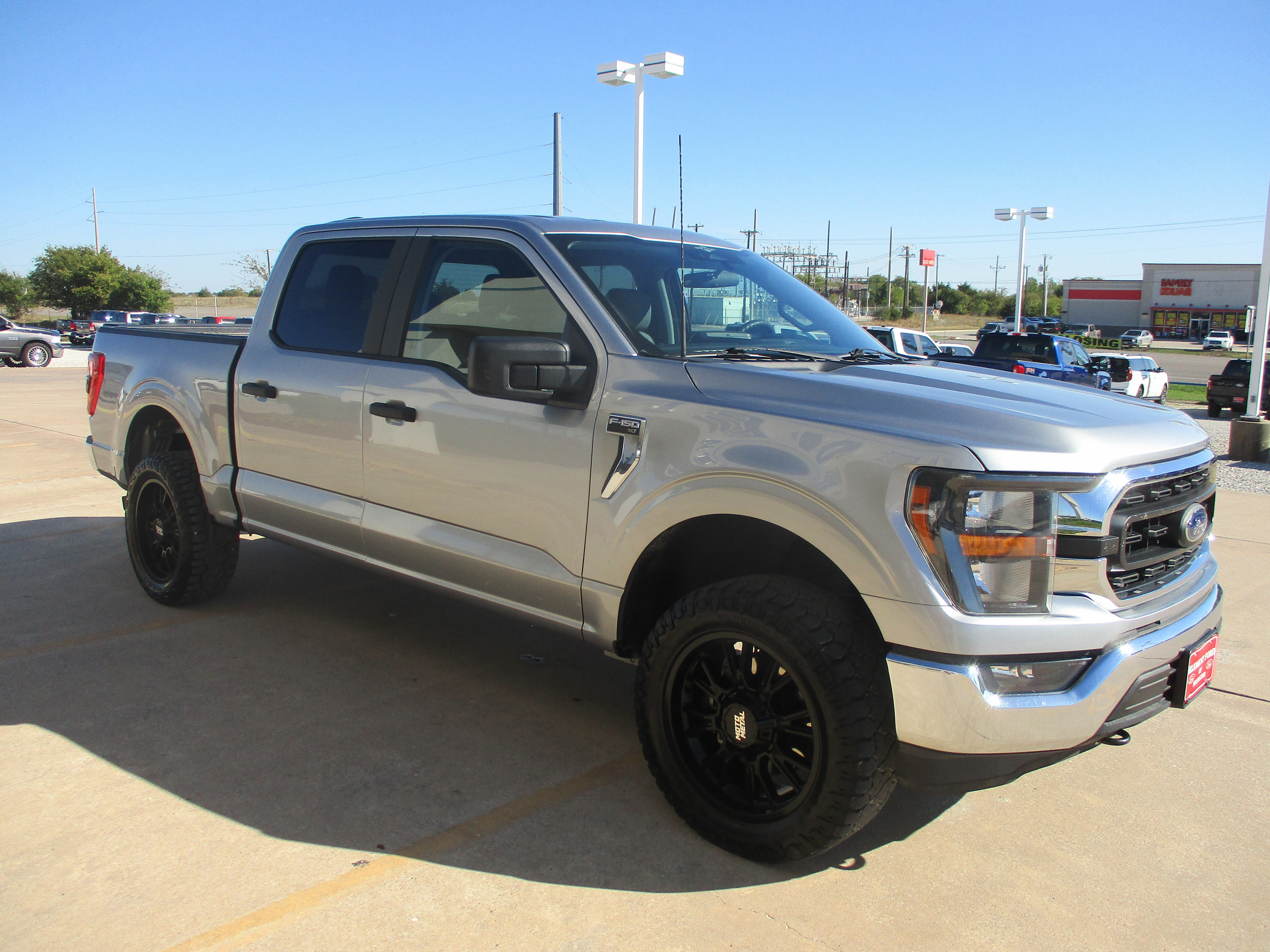 Used 2023 Ford F150 XLT AWD/4WD image 4