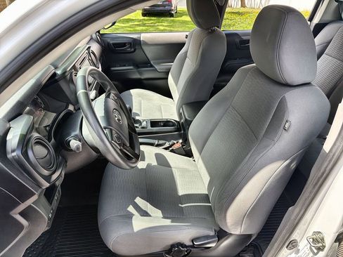 Used 2018 Toyota Tacoma SR w/ SR Convenience Package image 13