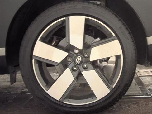 Used 2025 Hyundai Santa Fe Limited FWD image 6