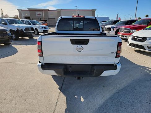 Used 2022 Nissan Frontier SV image 4