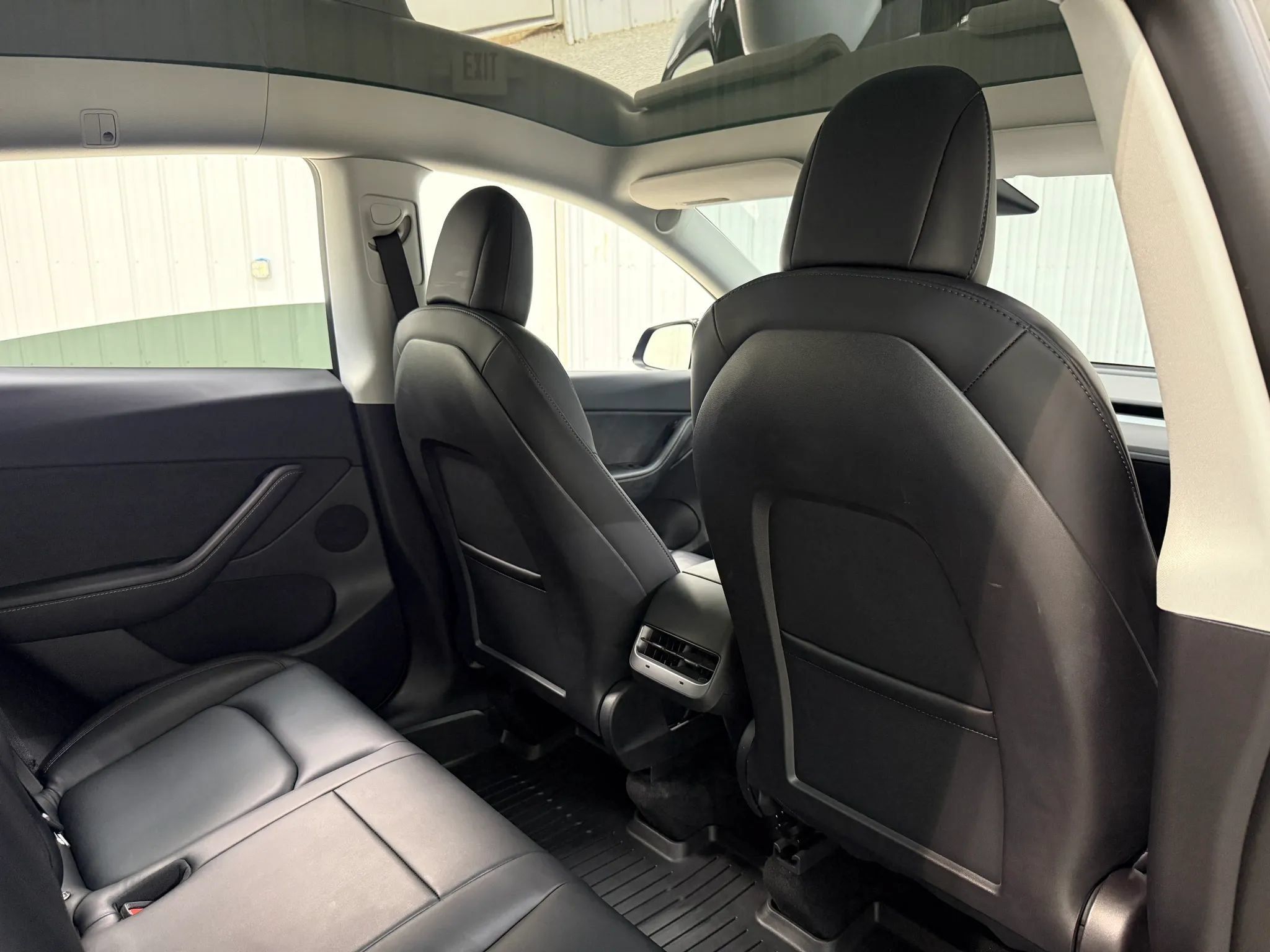 Used 2022 Tesla Model Y Long Range AWD/4WD image 17
