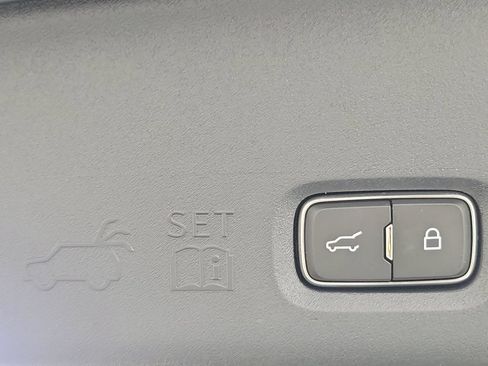New 2027 Lincoln Navigator Premiere RWD image 9