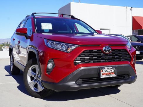 Used 2020 Toyota RAV4 XLE image 2