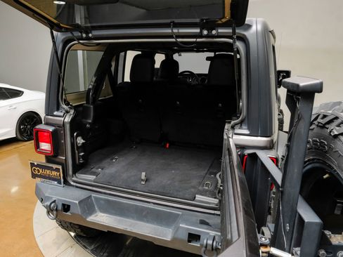 Used 2019 Jeep Wrangler Unlimited Sport S AWD/4WD image 48