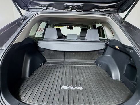 Used 2019 Toyota RAV4 XLE image 31