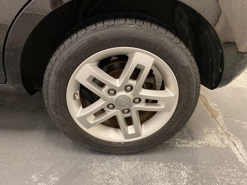 Used 2011 Kia Soul + FWD image 29