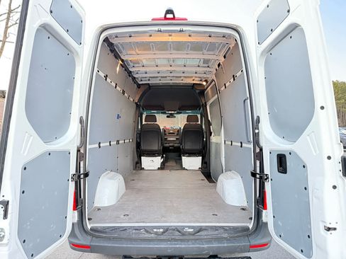 Used 2025 Mercedes-Benz Sprinter 2500 image 27