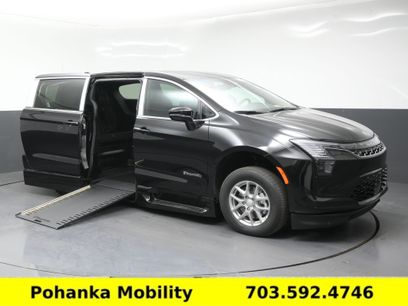 Used 2027 Chrysler Pacifica Select