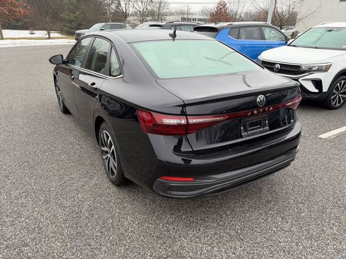 Certified 2025 Volkswagen Jetta SE image 6