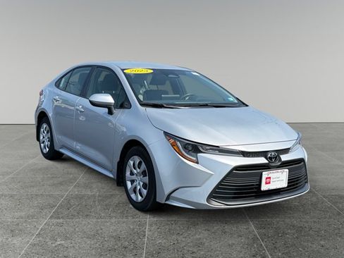 Used 2023 Toyota Corolla LE FWD image 2