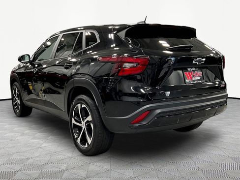 Used 2024 Chevrolet Trax RS w/ Sunroof Package FWD image 4