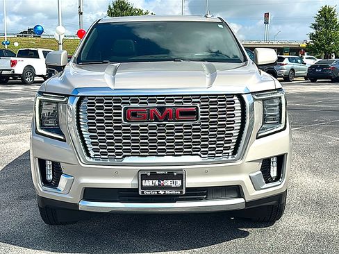 Used 2021 GMC Yukon XL Denali w/ Denali Premium Package RWD image 11
