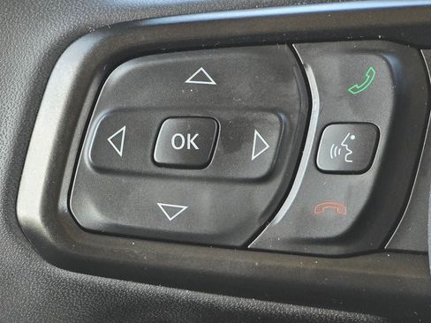 Used 2023 Jeep Gladiator Sport AWD/4WD image 19