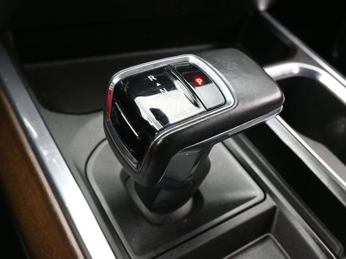 Used 2024 Chevrolet Silverado 1500 High Country w/ Technology Package AWD/4WD image 31
