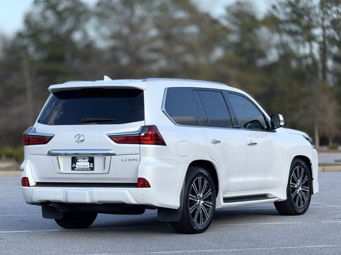 Used 2020 Lexus LX 570 4WD w/ Luxury Package image 10