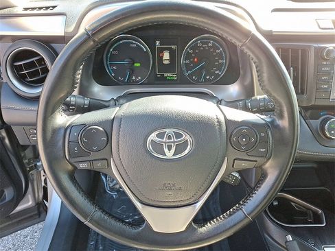 Used 2018 Toyota RAV4 Limited image 19