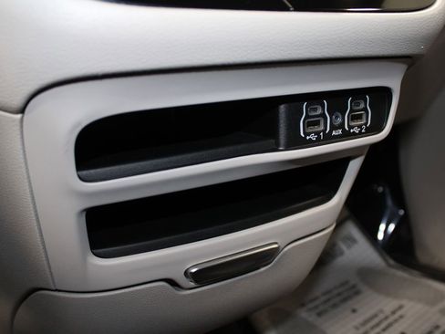 Used 2024 Chrysler Pacifica Touring-L image 52