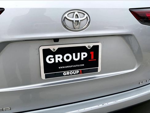 Used 2024 Toyota Highlander LE image 10