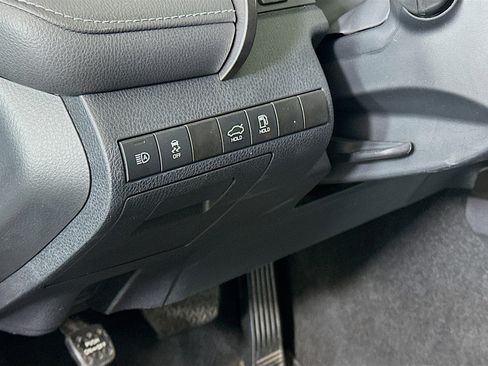 Used 2024 Toyota Camry SE image 16