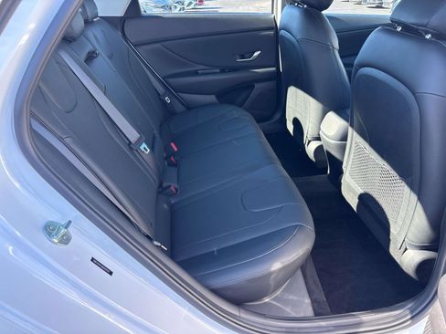 Certified 2021 Hyundai Elantra Limited image 13