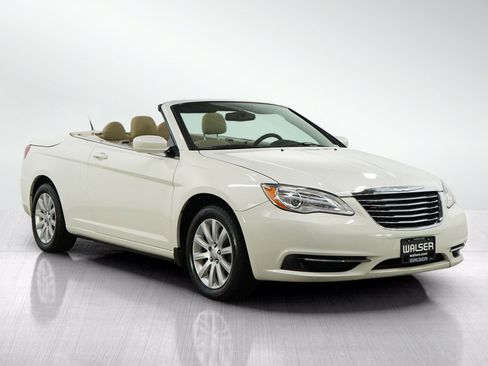 Used 2011 Chrysler 200 Touring FWD image 7