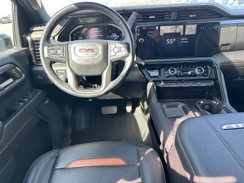 Used 2024 GMC Sierra 2500 AT4 w/ AT4 Premium Plus Package AWD/4WD image 9
