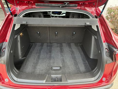 Used 2025 Chevrolet Trax LT image 31