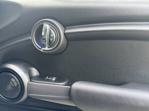 Used 2017 MINI Cooper 2-Door Hardtop image 15