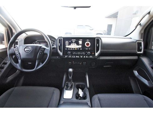 Used 2025 Nissan Frontier SV RWD image 8