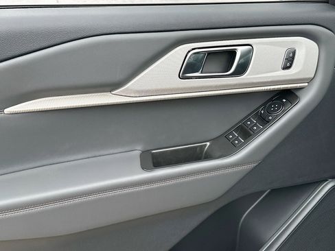 New 2026 Ford Explorer Active RWD image 13