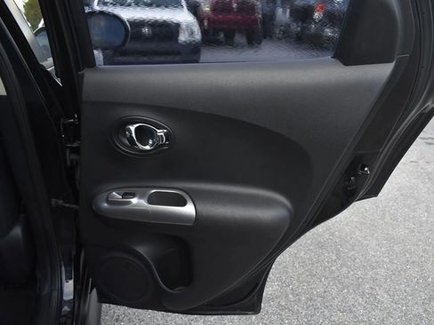 Used 2011 Nissan Juke S image 30