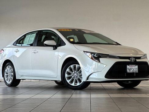 Used 2021 Toyota Corolla LE w/ LE Convenience Package FWD image 2